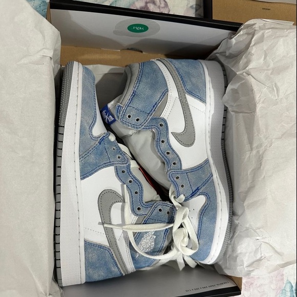 Jordan 1 Retro High Hyper Royal Smoke Grey (GS) - Picture 1 of 6